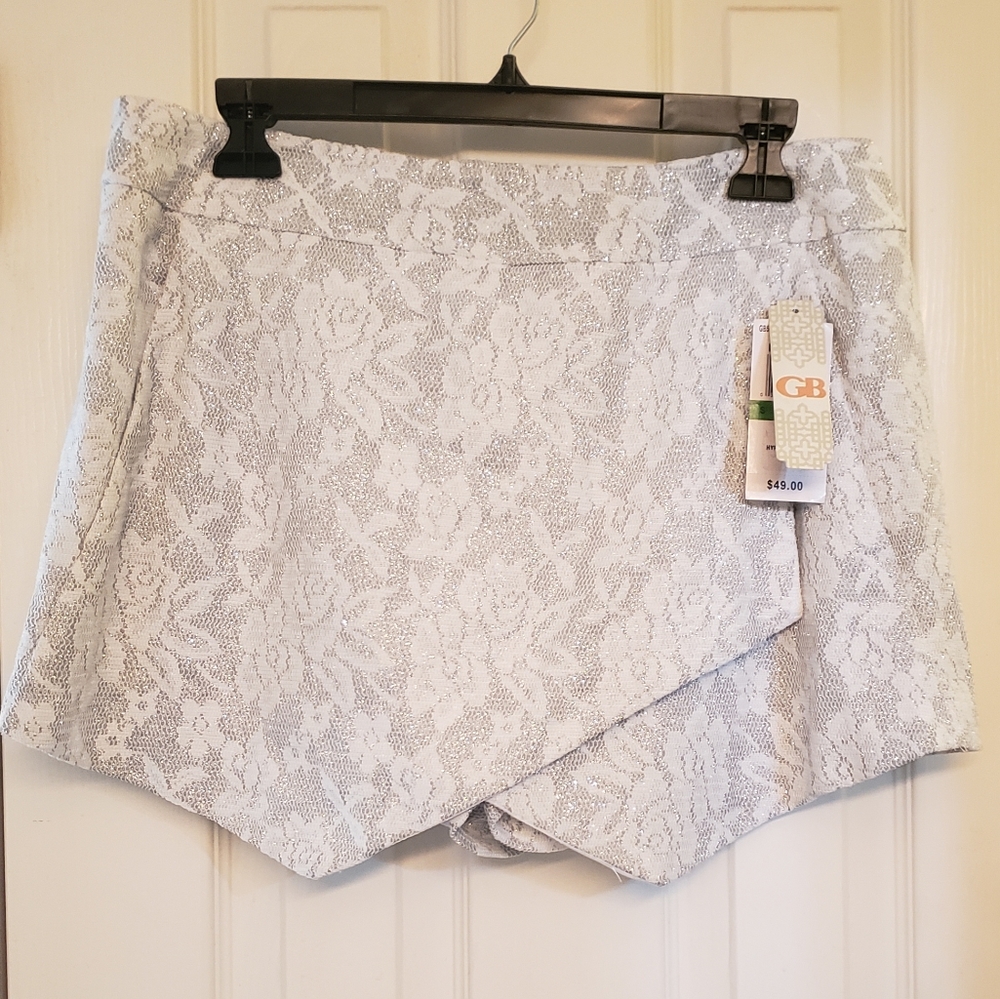 Gianni Bini white shorts with silver spark…
